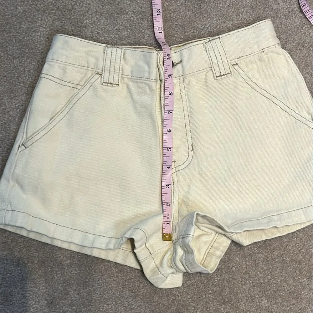 PacSun Women's Cream Cut Off Jean Shorts!